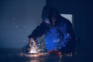 Metall Schweißarbeiten in der Werkstatt.