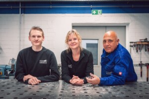 Team in der Werkstatt für Metallarbeiten.